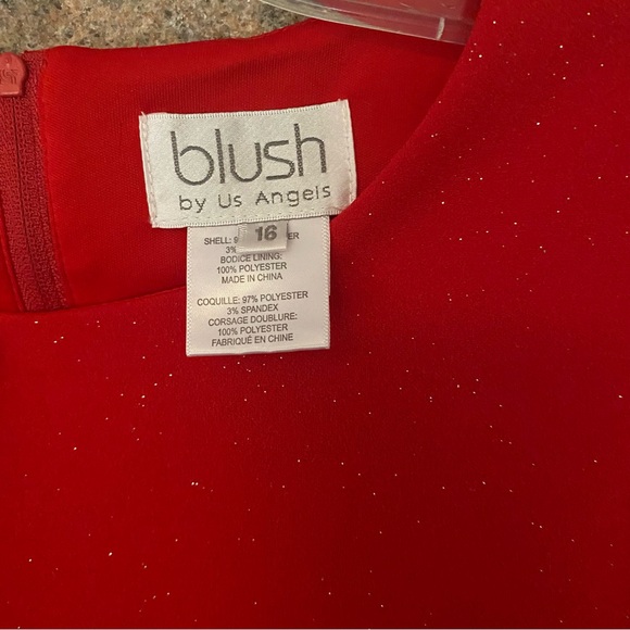 Beautiful sparkly red girls size 16 dress. - Picture 4 of 4
